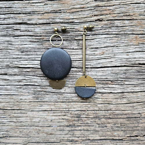 Boucles d'oreilles Art Déco asymétriques bronze et noir